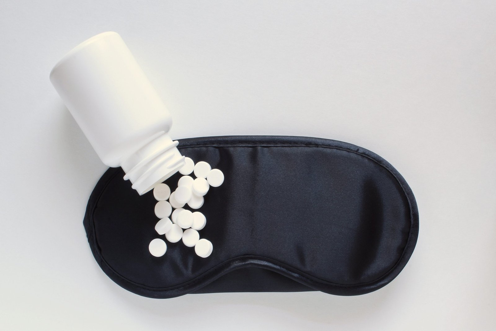 Sleep mask with sleeping pills