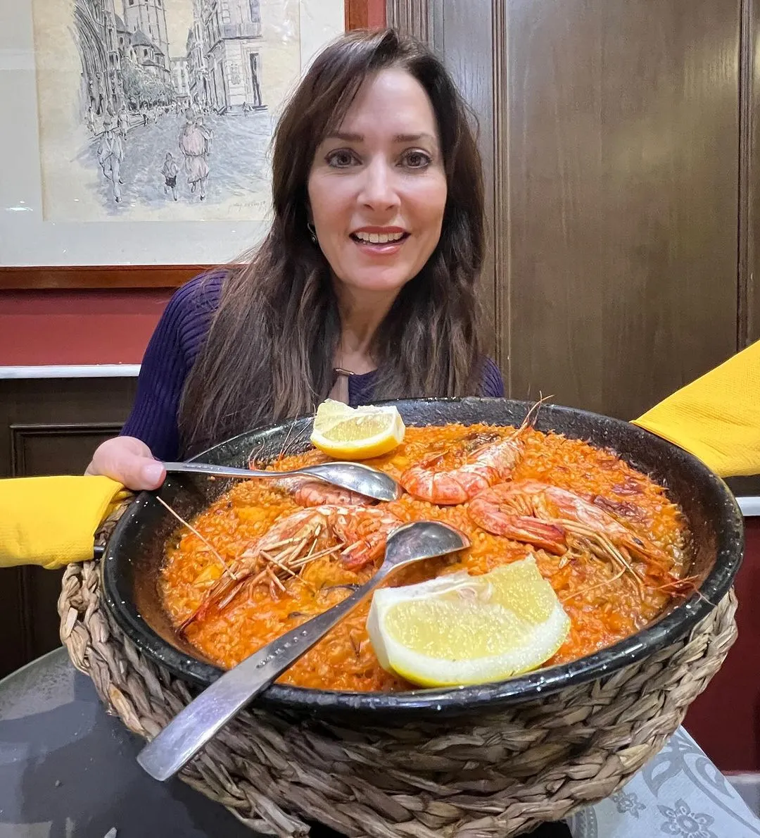 Guide to Valencia: What to Eat. Karen holding a large bowl of paella food in Valencia, Spain.