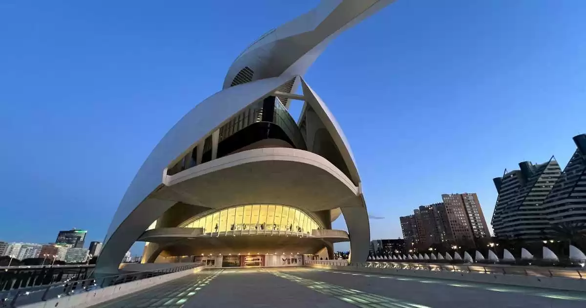 Palau de les Arts, a building with a curved roof