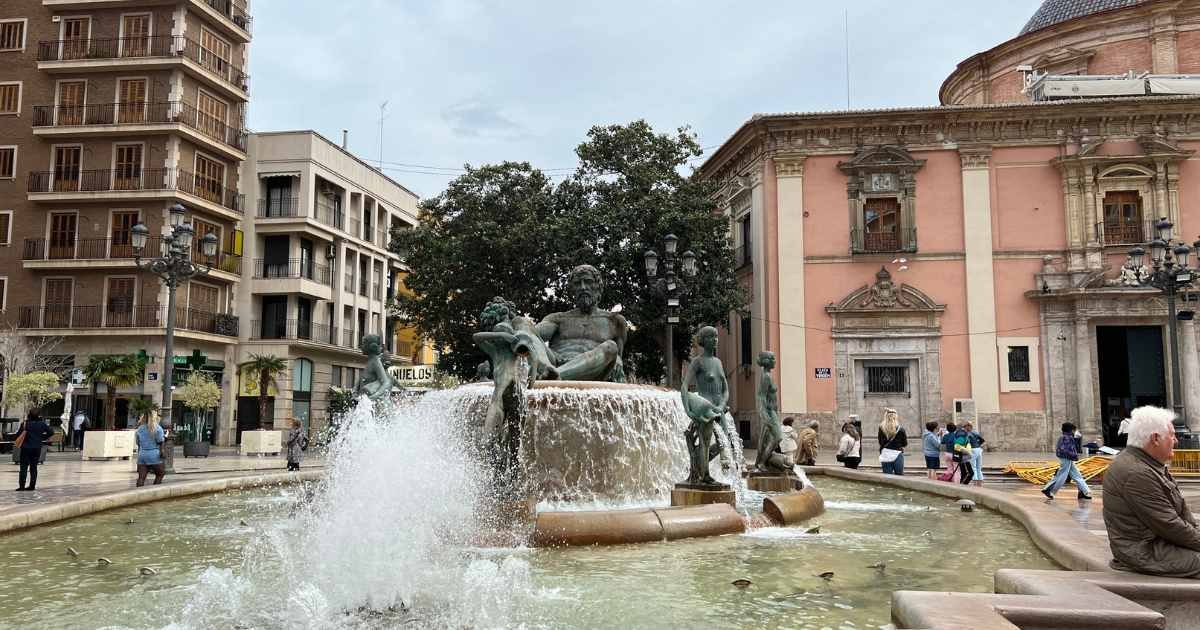 Turia fountain with statues of a man sitting on the water