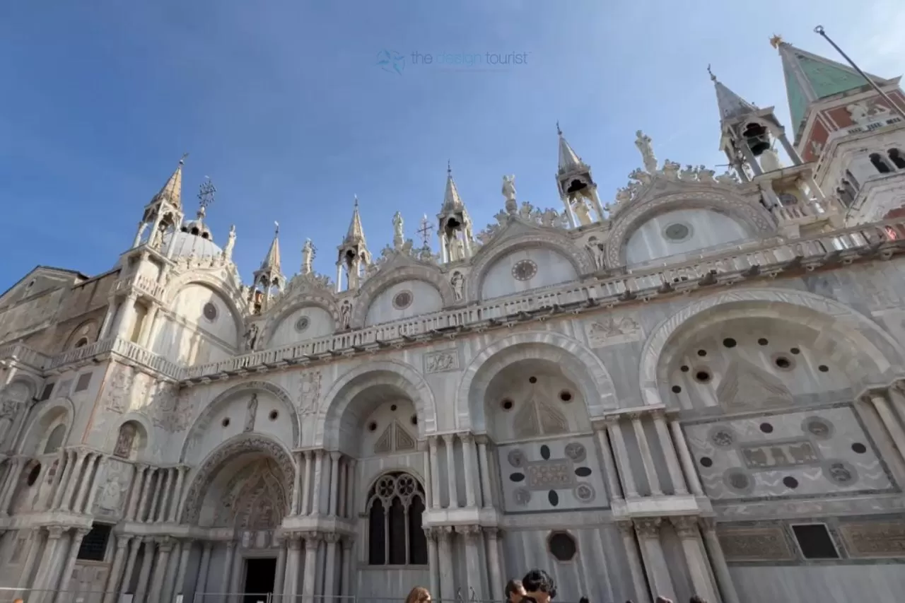 7 Must-Do Activities in Venice, Italy for an Unforgettable Trip Doge Palace with many pointed towers, below are flock of people visiting this Doge Palace of Venice.