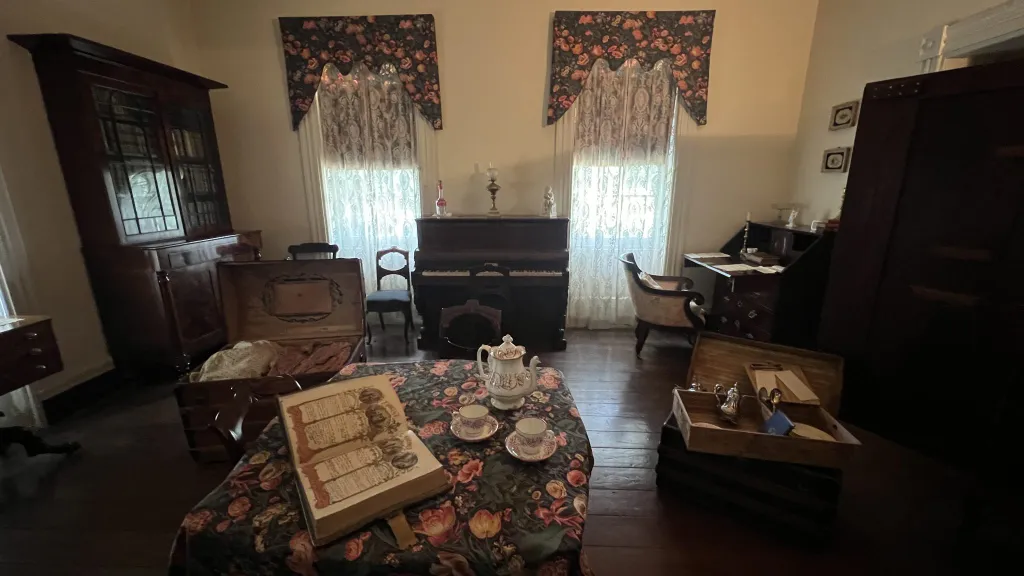 Mary Bedroom Parlor