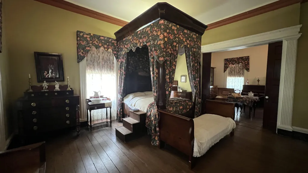 Mary Bedroon with a canopy bed and a dresser