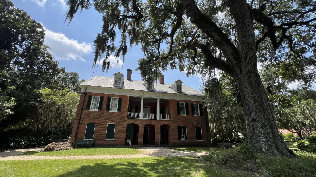Shadows on Teche Exterior Backyard view 