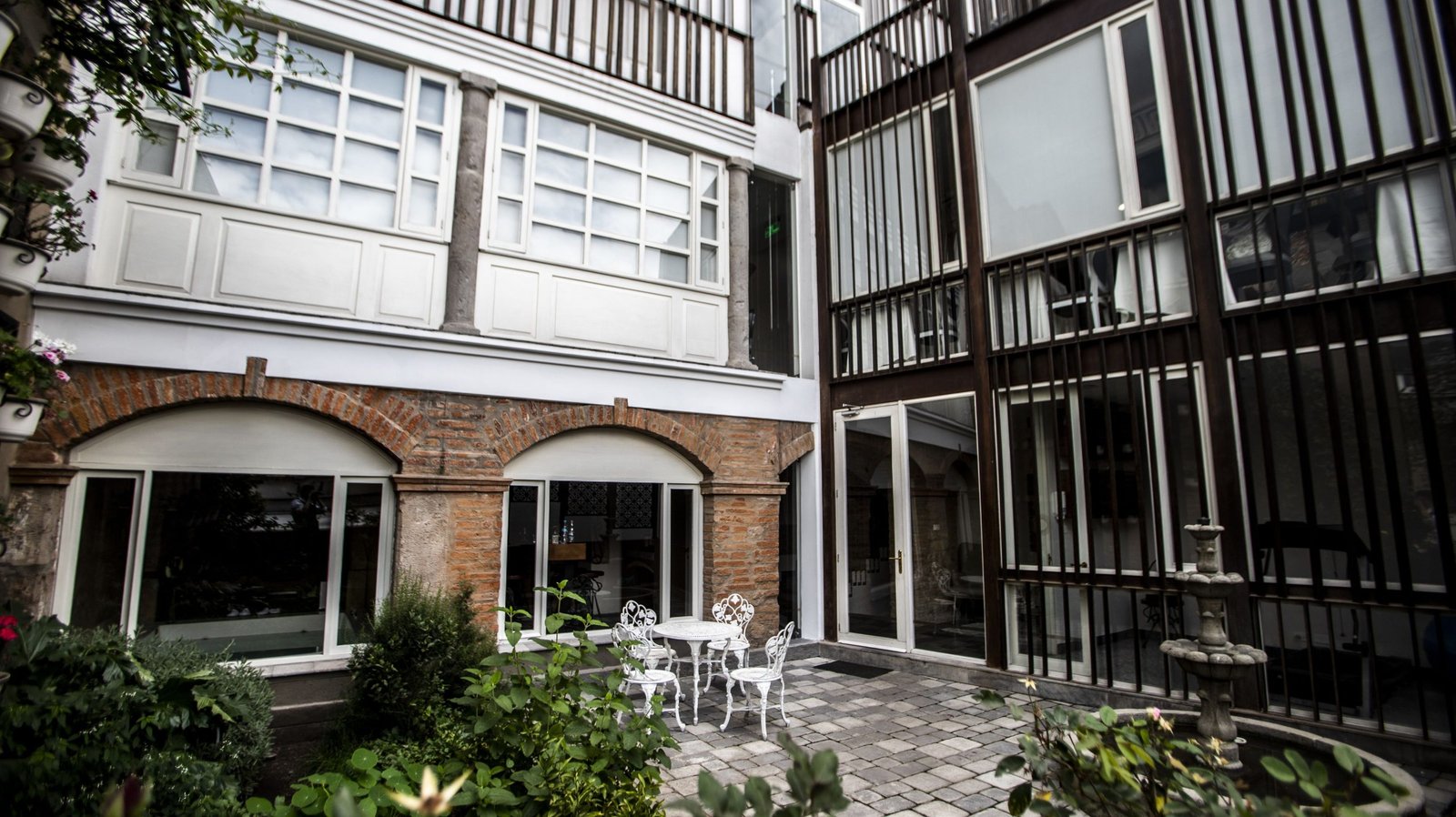 Illa Experience Hotel property grounds