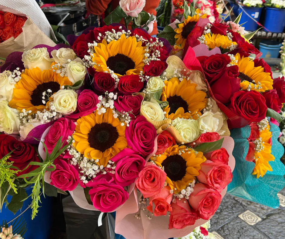 Ecuador roses and sunflowers in a bouquet