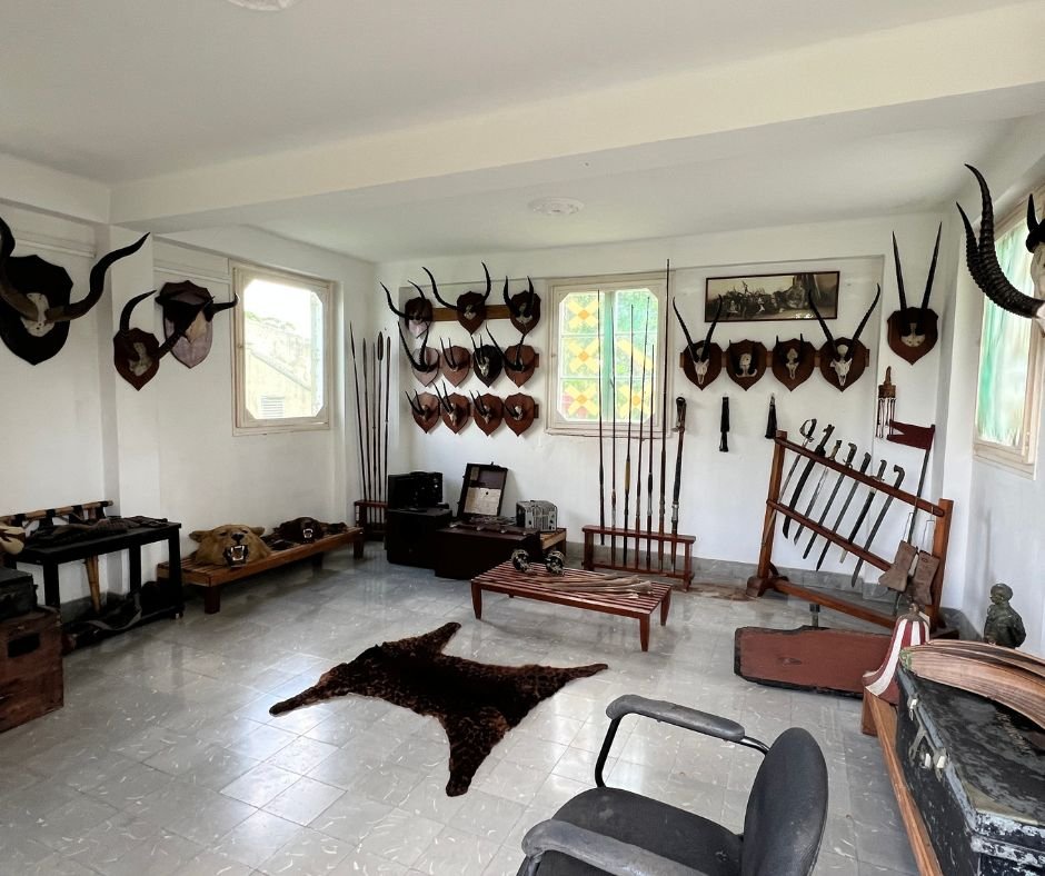 Hemingway’s trophy room – A collection of mounted animal heads, spears, swords, and hunting memorabilia, reflecting his passion for hunting.