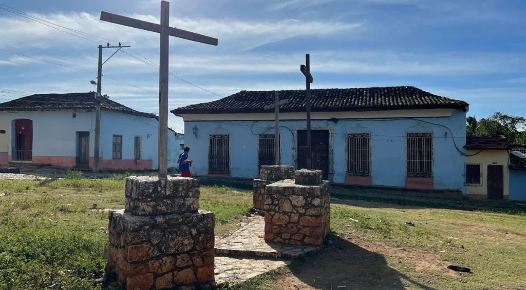The Three Crosses Square scaled