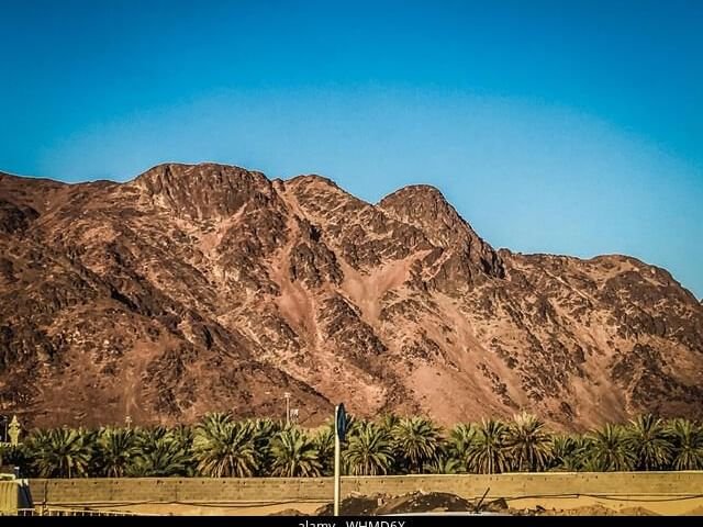 mount uhud standard