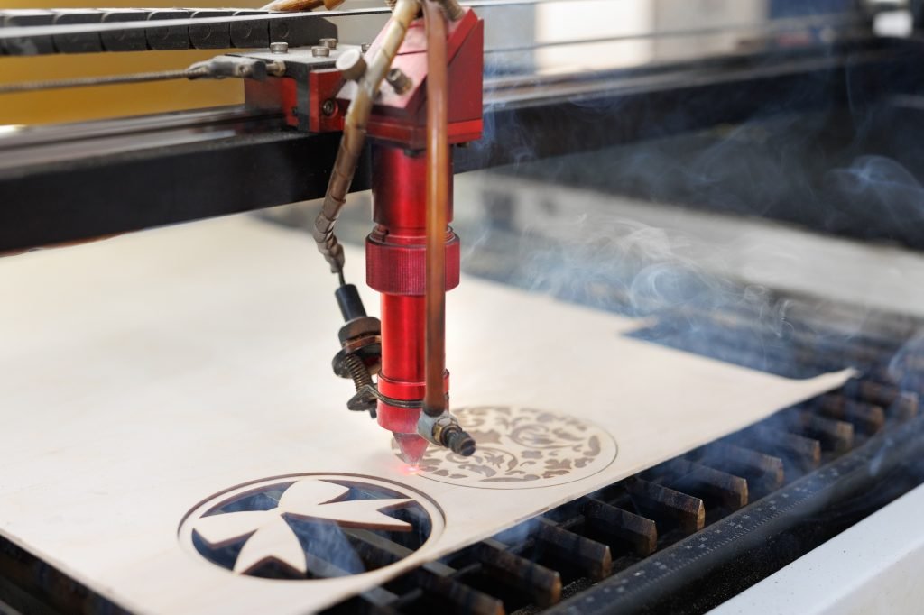 Laser cuts Christmas tree toys out of plywood. Laser. Plywood. Production. Cnc.