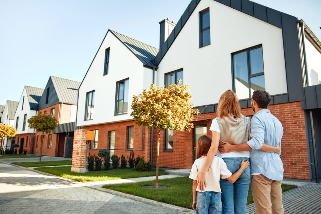 Moving, buying a home. Family shooting.