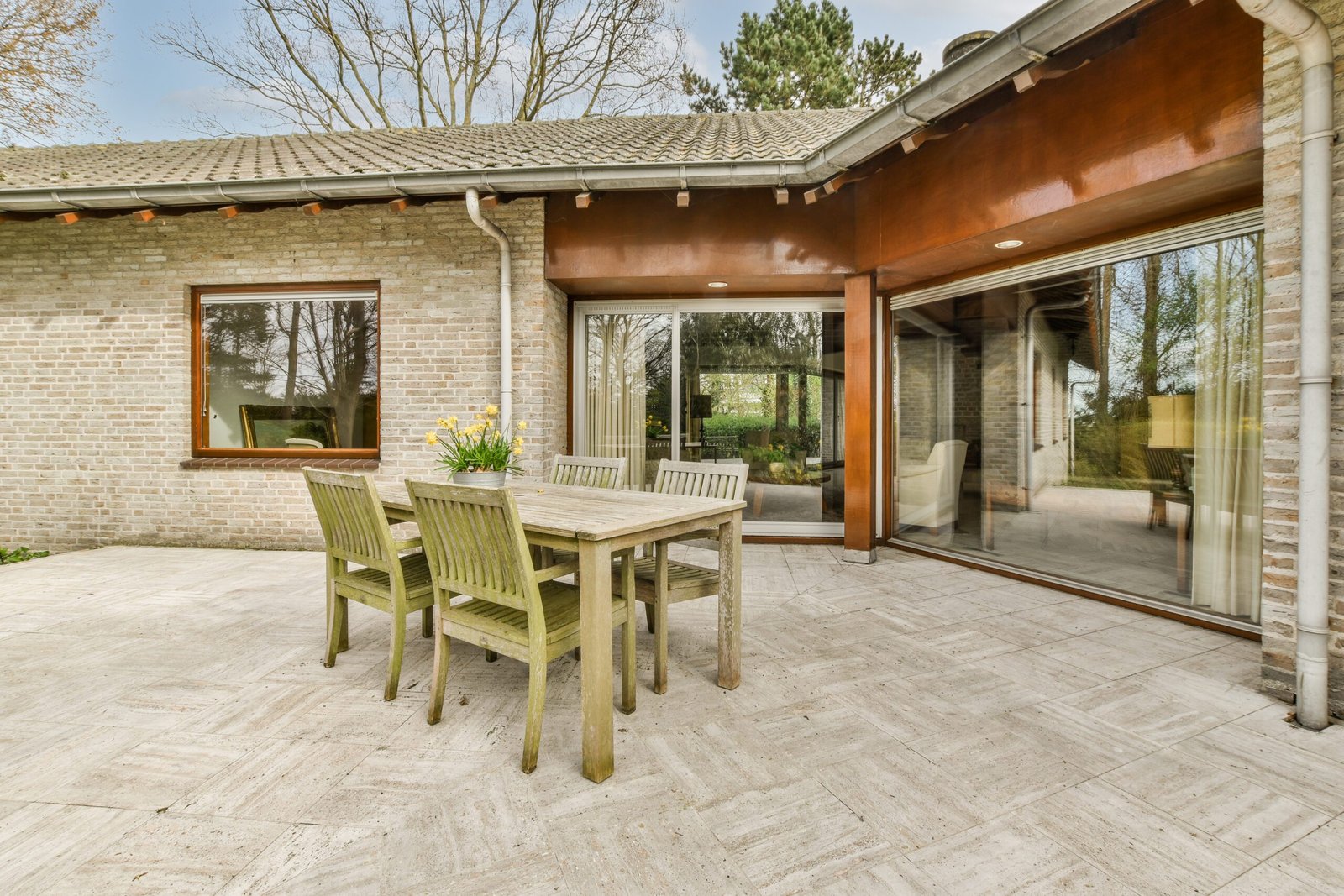 neat patio with sitting area 2025 02 10 01 23 43 utc
